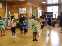 琉球舞踊教室の様子