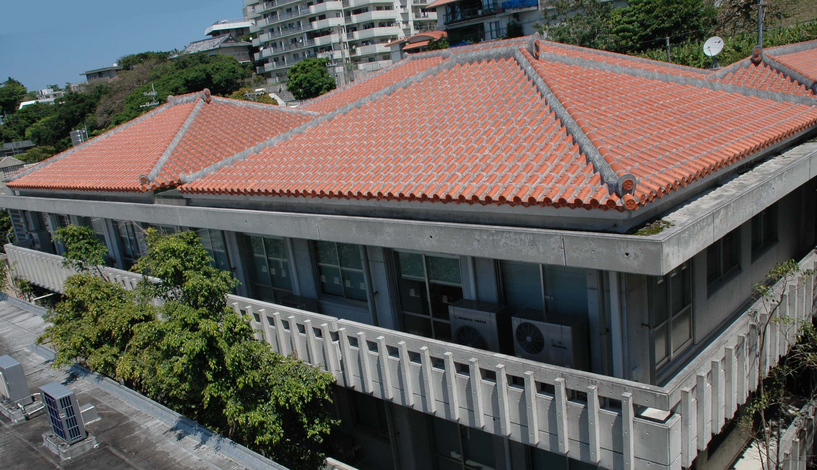 上空から見た沖縄県立芸術大学附属研究所