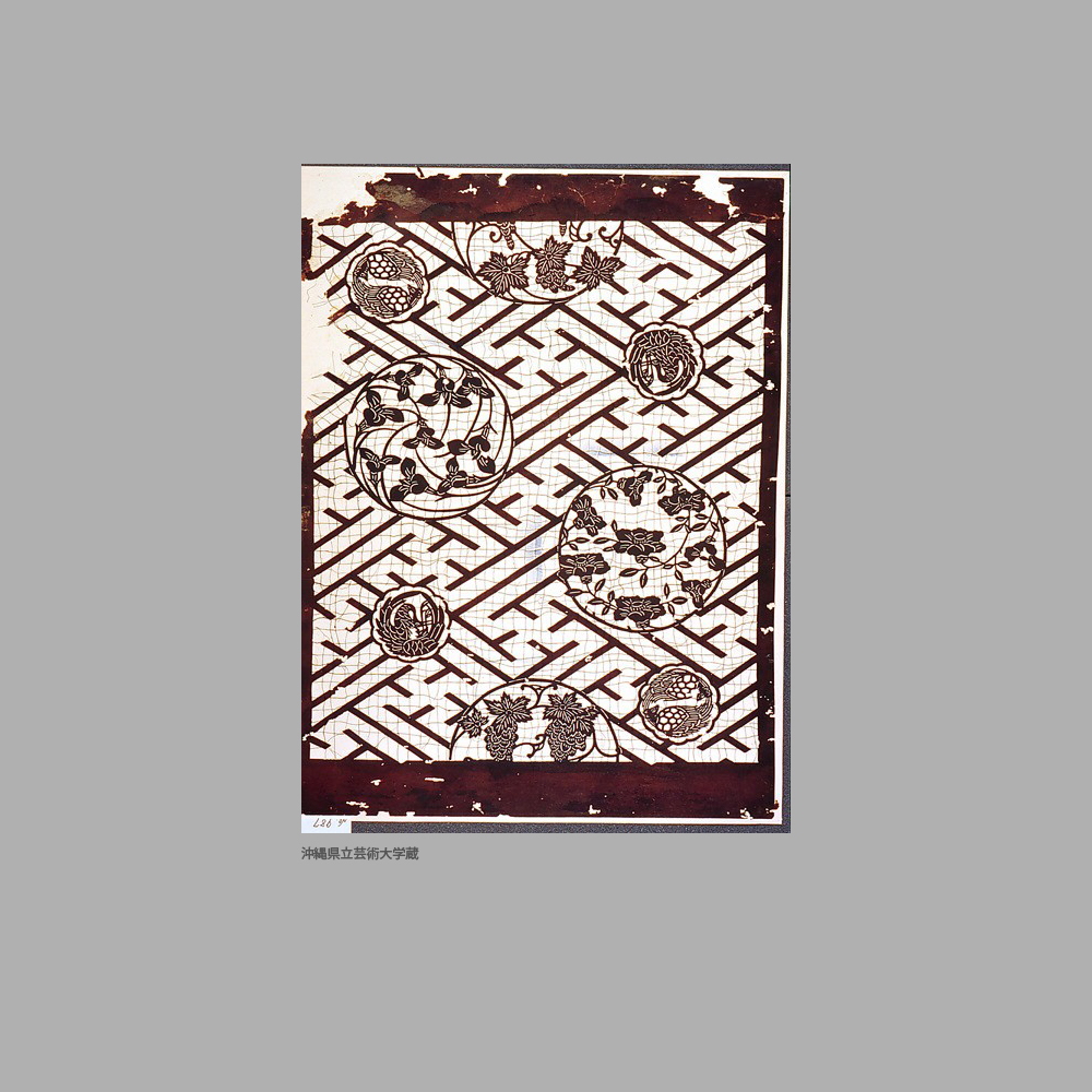 987 UG5-019	万字繋ぎに草花鶴亀丸模様白地型紙